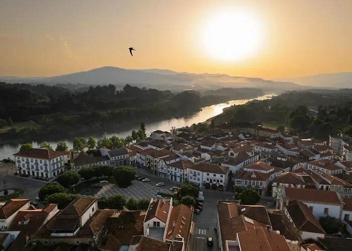 Charming Santo Antonio Roof Apartament Monção